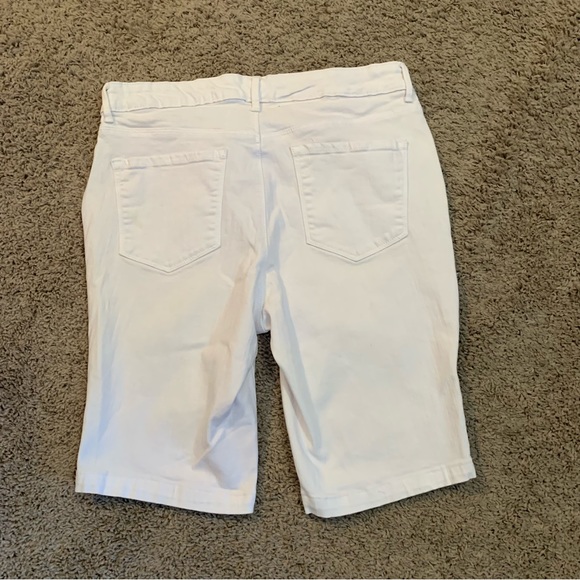 Gloria Vanderbilt White Denim Bermuda Shorts 6 - Picture 6 of 6